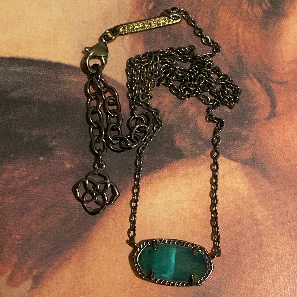 Kendra Scott necklace